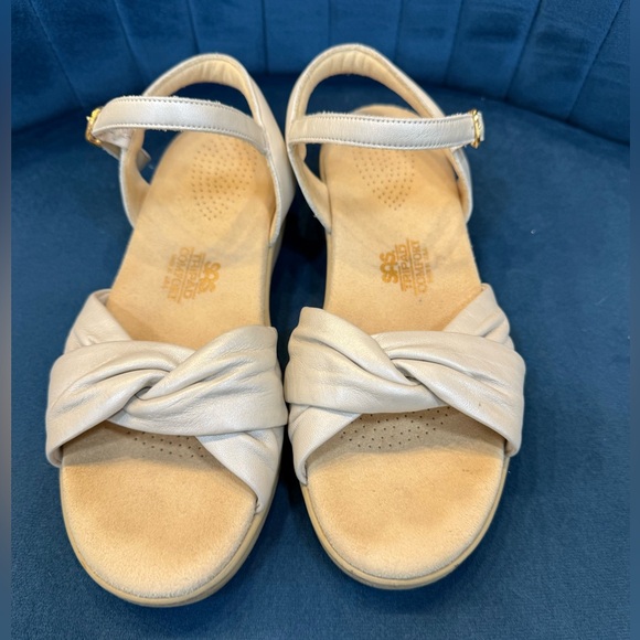 SAS Snuggle Up Women’s Pearl Bone Leather Tripad Comfort Sandals Sz. 8 - Picture 1 of 4